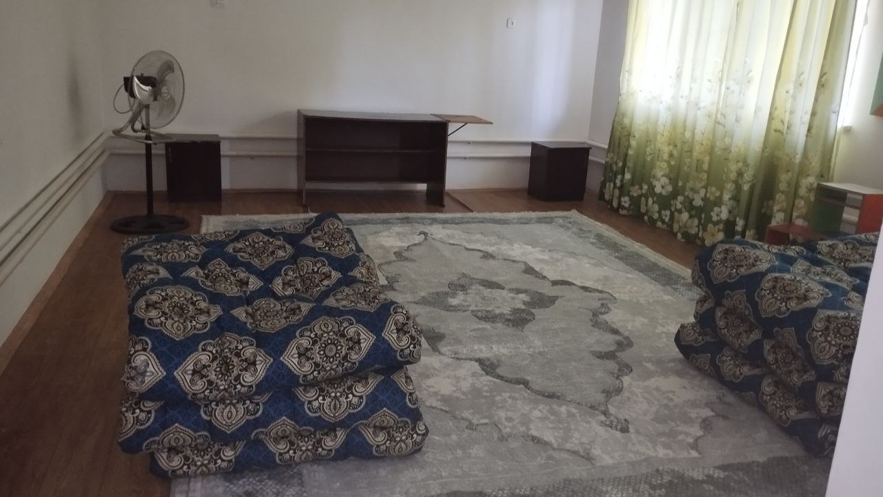 Уй арендага берилади студент кизларга.
