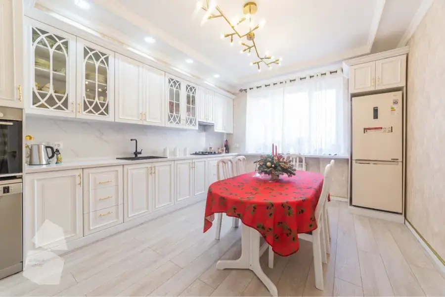 3 xonali kvartira - 130 m², 2/8 qavat