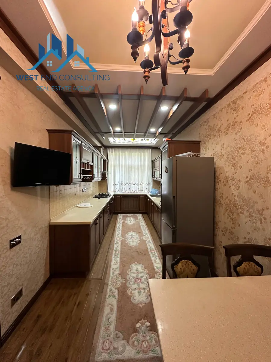 5 dan ortiq xonali kvartira - 160 m², 2/5 qavat
