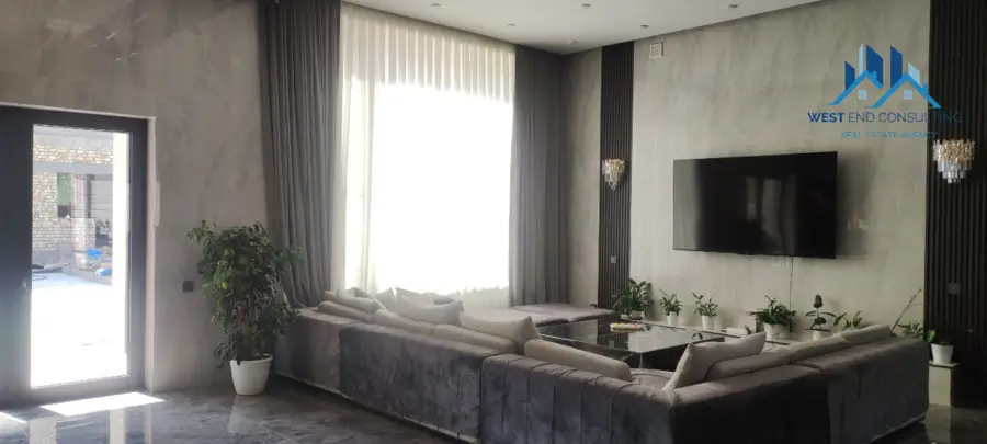 3 qavatli uy - 280 m², 8 sot.