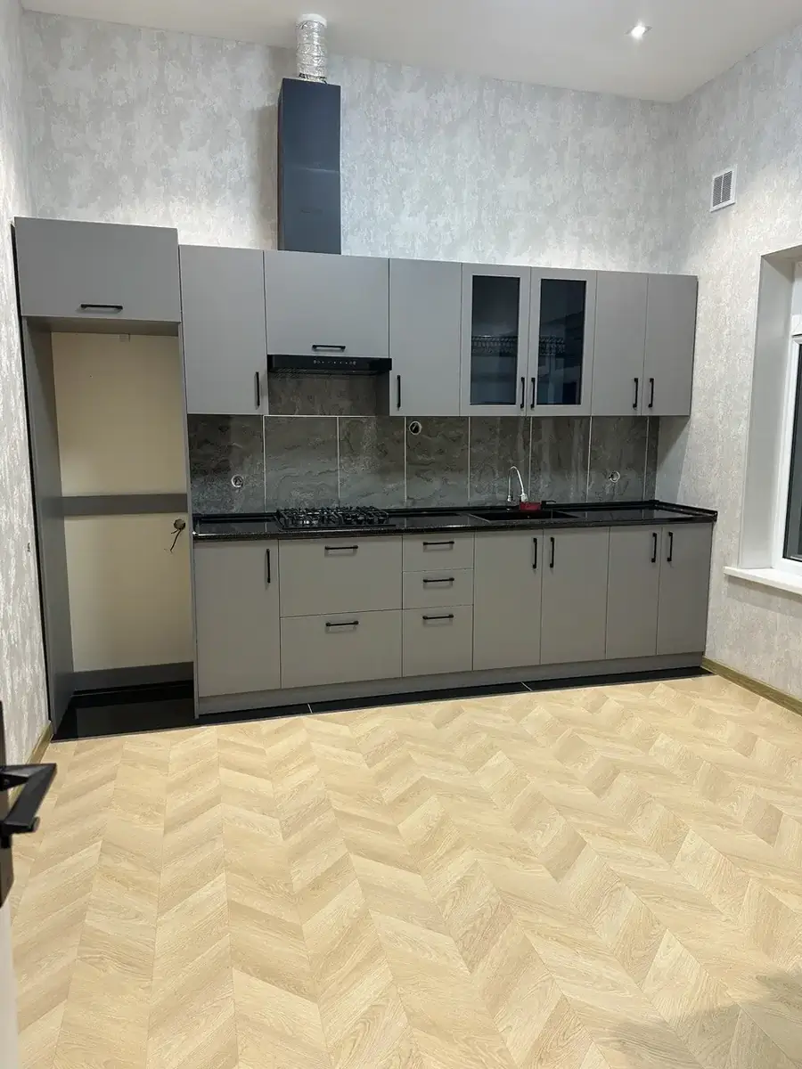 1 qavatli uy - 800 m², 8 sot.